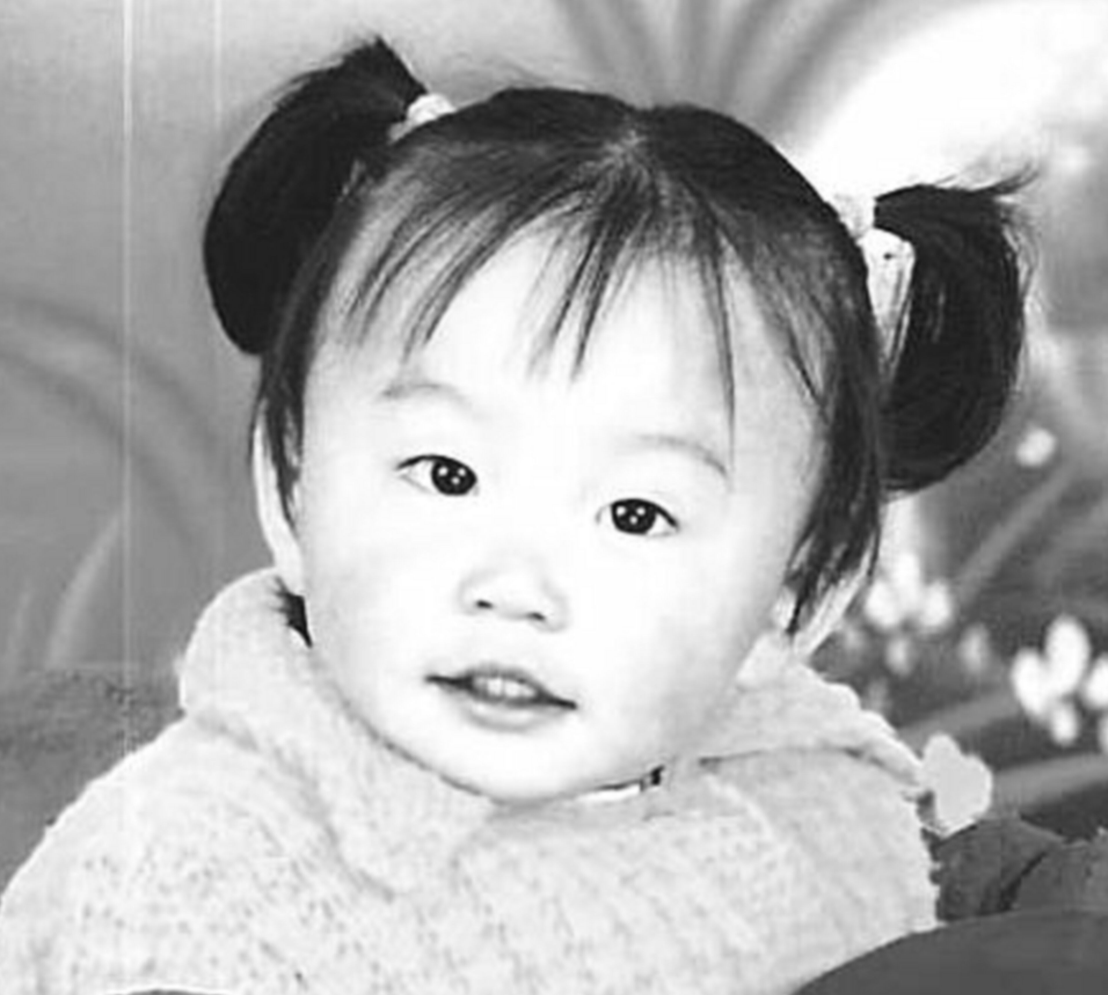 hannadec242001bwcloseup.jpg